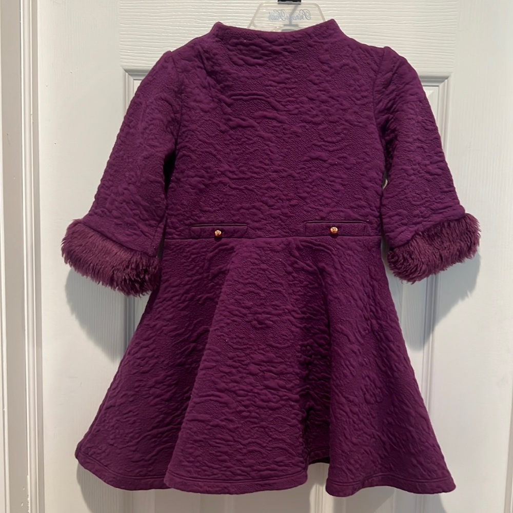 Long Island boutique purchased dress. Stunning. 58% cotton.  40% polyester.